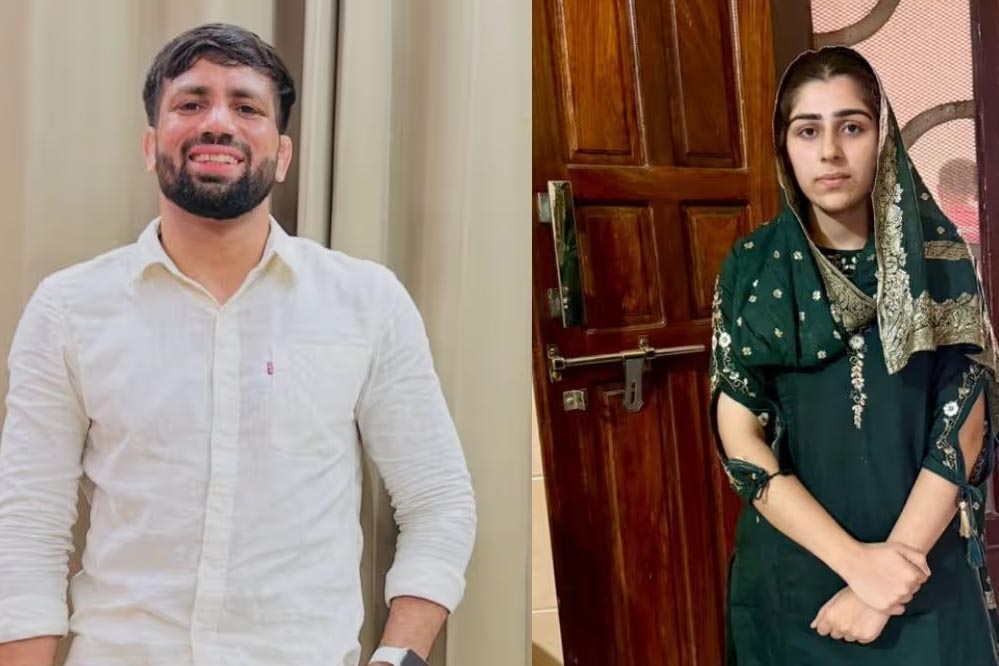 ओलंपिक मेडलिस्ट रवि दहिया ने रिचा संग रचाई शादी, दहेज में सिर्फ 1 रुपये का शगुन लिया ओलंपिक मेडलिस्ट रवि दहिया ने रिचा संग रचाई शादी, दहेज में सिर्फ 1 रुपये का शगुन लिया