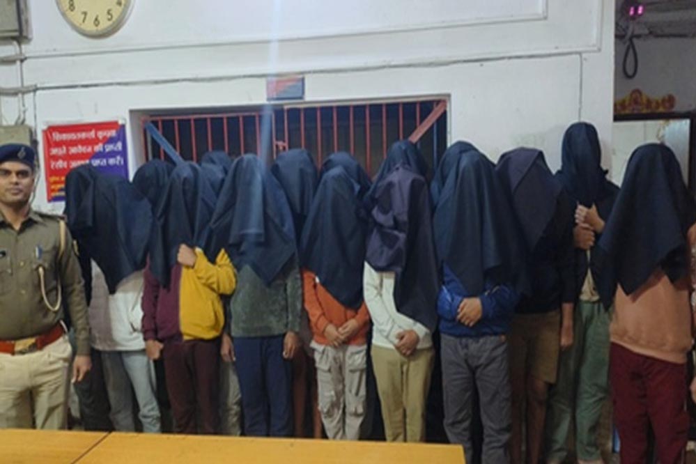 बक्सर में साइबर फ्रॉड का पर्दाफाश, 18 अपराधियों को पुलिस ने किया गिरफ्तार