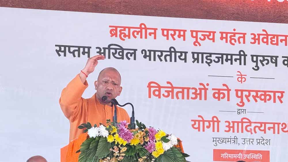 मुख्यमंत्री योगी आदित्यनाथ ने नौजवानों का किया आह्वान- खेलोगे तो खिलोगे मुख्यमंत्री योगी आदित्यनाथ ने नौजवानों का किया आह्वान- खेलोगे तो खिलोगे