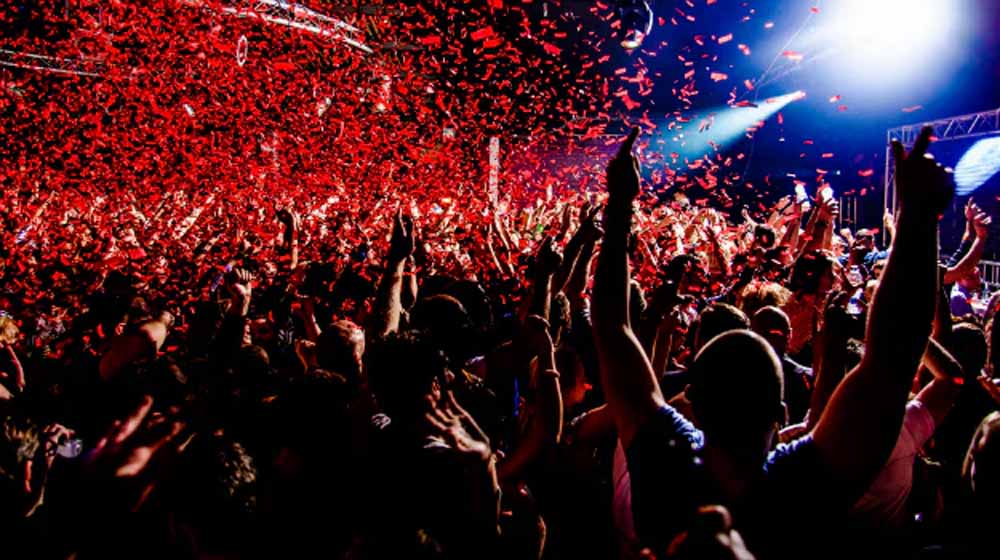 बिना कपड़ों का स्वागत: इस होटल में न्यूड न्यू ईयर ईव पार्टी होगी अनोखी