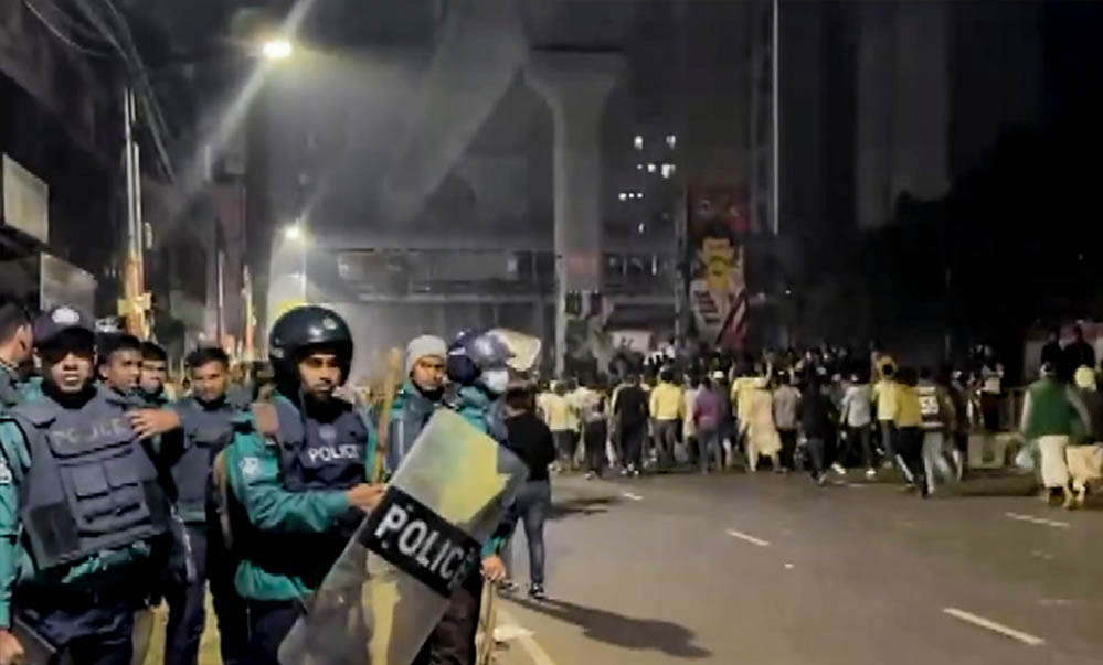 हादी के बाद बांग्लादेश में एक और युवा नेता पर हमला, हालत गंभीर