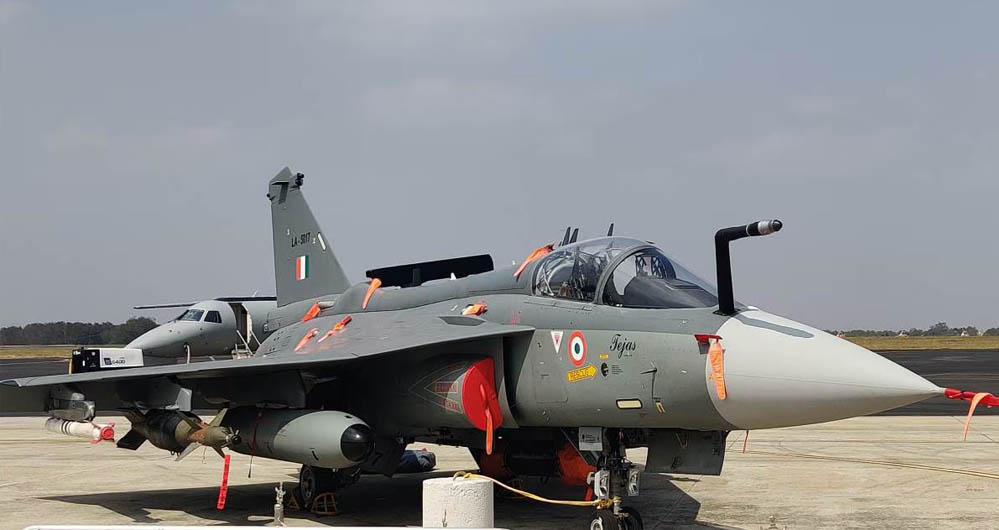 भारत ने तेजस एमके-1ए फाइटर जेट्स पर किया बड़ा ऑर्डर, चीन-पाकिस्तान के खिलाफ कितना कारगर होगा?