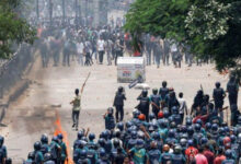 बांग्लादेश में जलते अखबार दफ्तरों को चुपचाप देखती रही पुलिस, अधिकारी ने दी सफाई