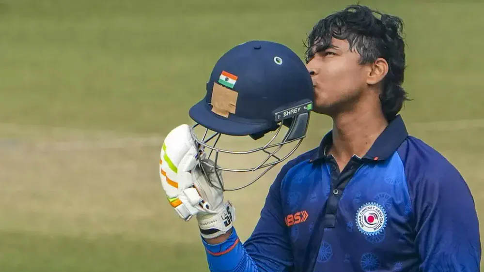 वैभव सूर्यवंशी ने विजय हजारे ट्रॉफी में 36 गेंदों में शतक जड़ा, 10 चौके और 8 छक्के लगाए
