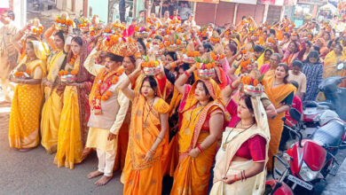 51 कलश सिर पर लेकर चलीं महिलाएं, जमकर थिरकें श्रद्धालु