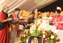 रायपुर : हनुमंत कथा के चौथे दिवस उप मुख्यमंत्री विजय शर्मा हुए शामिल, पं. धीरेंद्र शास्त्री से लिया आशीर्वाद