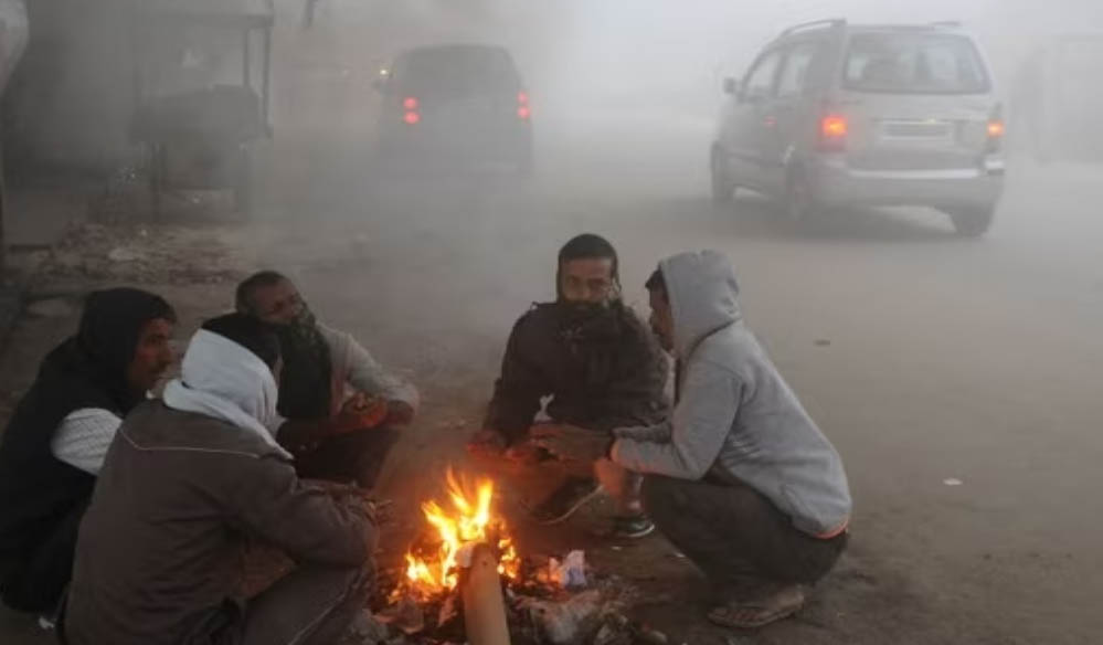 मौसम का प्रहार: यूपी में ठंड के साथ बारिश के आसार, 7 राज्यों में दोहरी मार