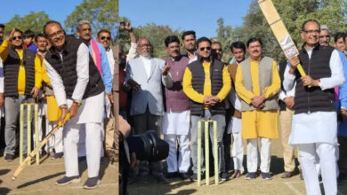 केंद्रीय मंत्री शिवराज सिंह चौहान ने थामा बल्ला, लगाए चौके-छक्के—देखें वायरल वीडियो केंद्रीय मंत्री शिवराज सिंह चौहान ने थामा बल्ला, लगाए चौके-छक्के—देखें वायरल वीडियो