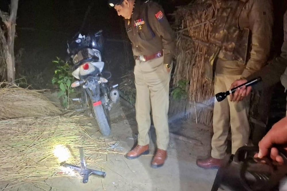 शामली में बावरिया गैंग का सरगना मिथुन पुलिस एनकाउंटर में ढेर, कार्बाइन-पिस्टल बरामद शामली में बावरिया गैंग का सरगना मिथुन पुलिस एनकाउंटर में ढेर, कार्बाइन-पिस्टल बरामद