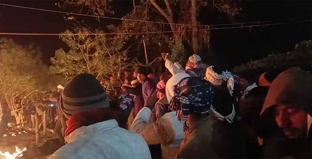 तेजस्वी यादव के विधानसभा क्षेत्र में भीषण अग्निकांड, शॉर्ट सर्किट से 20 घर खाक तेजस्वी यादव के विधानसभा क्षेत्र में भीषण अग्निकांड, शॉर्ट सर्किट से 20 घर खाक
