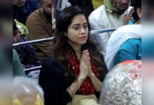 बाबा महाकाल के दरबार में नुसरत भरूचा ने टेका मत्था, भस्म आरती में हुईं शामिल