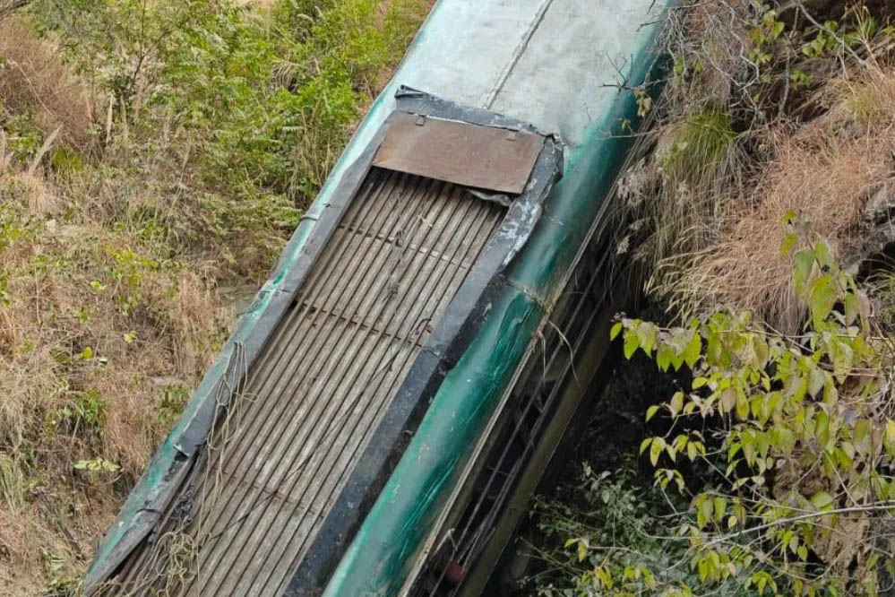 उत्तराखंड के अल्मोड़ा में बस खाई में गिरी, 6 लोगों की मौत, सीएम धामी ने जताया शोक