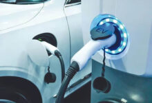 VinFast की V-Green ने HPCL के साथ की साझेदारी, फ्यूल स्टेशन पर लगेंगे EV चार्जिंग स्टेशन