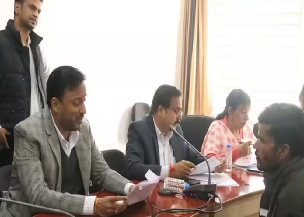 आशा प्रजापति ने धर्म परिवर्तन के लिए आवेदन दिया, 3 साल से पढ़ रही थीं कलमा और नमाज