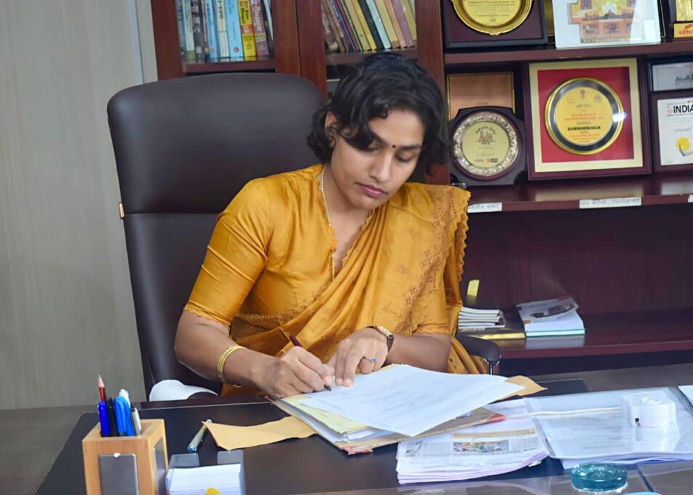 भोपाल निगम की कमिश्नर संस्कृति जैन ने लापरवाह इंजीनियर्स को विशेष सजा दी, BL0 के सहायक बनाया