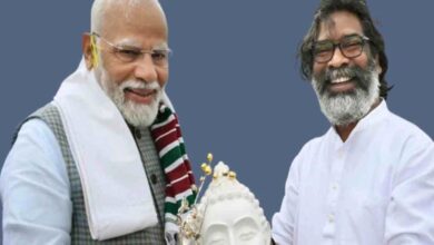 झारखंड में JMM और BJP के गठबंधन की संभावना: सीटों का गणित और संभावित समीकरण झारखंड में JMM और BJP के गठबंधन की संभावना: सीटों का गणित और संभावित समीकरण