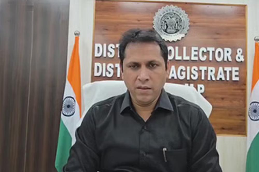 दतिया में कलेक्टर का निर्णय: महापुरुषों व संतों की प्रतिमाओं के सामने पोस्टर-बैनर लगाने पर रोक, उल्लंघन पर होगी कार्रवाई