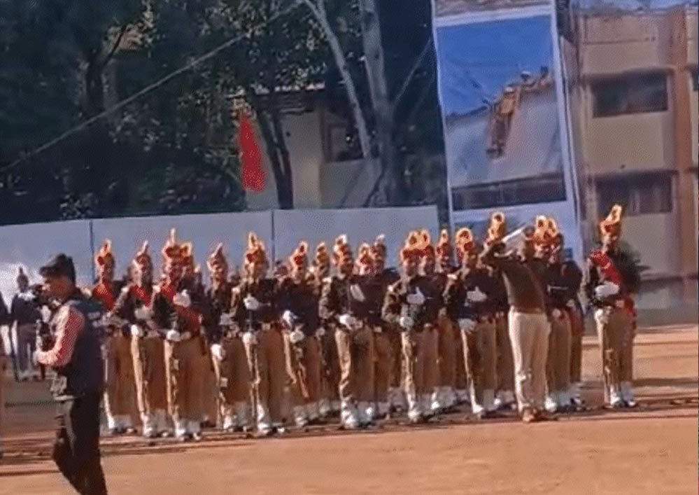 होम गार्ड जवानों को मिलेंगे स्थायी आवास, सीएम ने स्थापना दिवस पर की बड़ी घोषणा होम गार्ड जवानों को मिलेंगे स्थायी आवास, सीएम ने स्थापना दिवस पर की बड़ी घोषणा