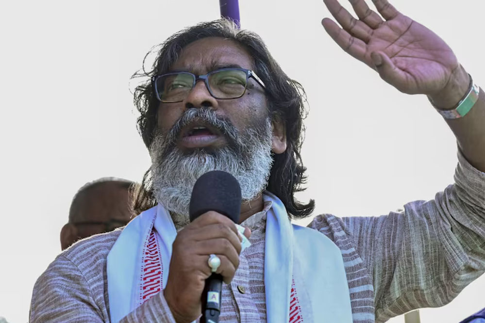 झारखंड में हेमंत सोरेन और बीजेपी की दोस्ती पर उठ रहे सवाल, पर्दे के पीछे की कहानी झारखंड में हेमंत सोरेन और बीजेपी की दोस्ती पर उठ रहे सवाल, पर्दे के पीछे की कहानी