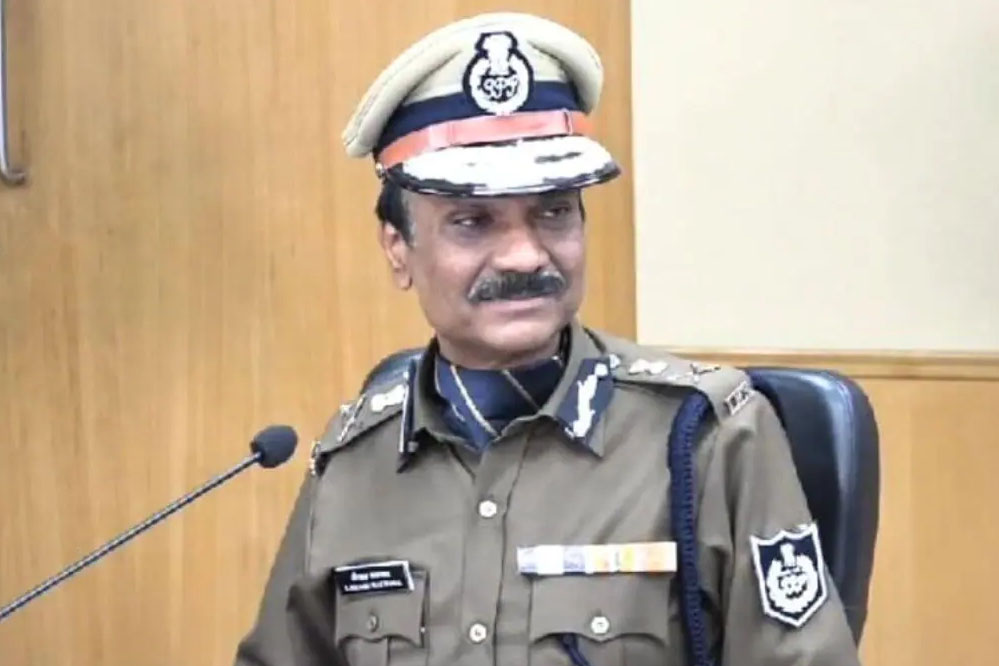 मध्यप्रदेश के मंदिरों की सुरक्षा बढ़ी, नए साल से पहले DGP कैलाश मकवाना ने दिए सख्त निर्देश मध्यप्रदेश के मंदिरों की सुरक्षा बढ़ी, नए साल से पहले DGP कैलाश मकवाना ने दिए सख्त निर्देश