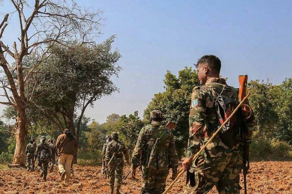 सुकमा मुठभेड़: सुरक्षा बलों ने 3 माओवादियों को किया ढेर, हथियार बरामद सुकमा मुठभेड़: सुरक्षा बलों ने 3 माओवादियों को किया ढेर, हथियार बरामद