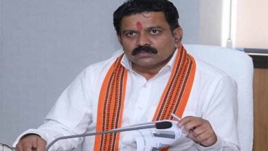 मंत्रियों और पुलिस अफसरों को गॉर्ड ऑफ ऑनर अब नहीं; डिप्टी सीएम विजय की पहल से बदली दशकों पुरानी परंपरा मंत्रियों और पुलिस अफसरों को गॉर्ड ऑफ ऑनर अब नहीं; डिप्टी सीएम विजय की पहल से बदली दशकों पुरानी परंपरा