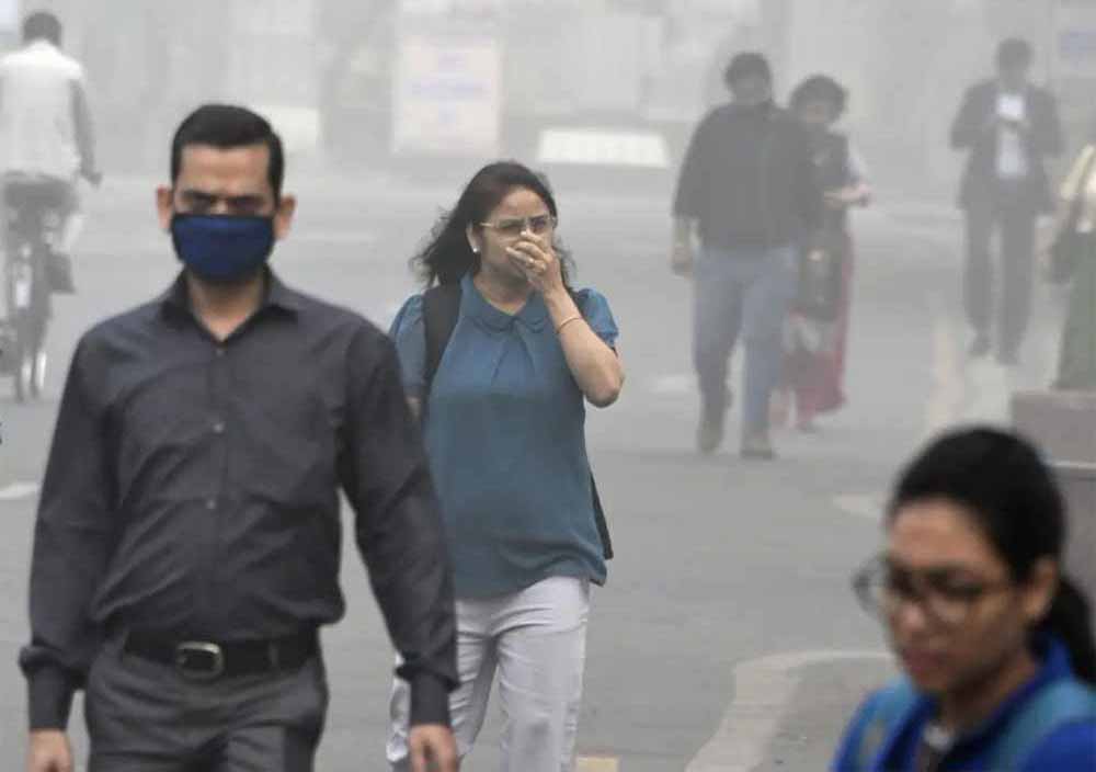 दमघोंटू हुई हवा: प्रदूषण ने बढ़ाई सांसों की मुश्किल, गंभीर श्रेणी के करीब AQI