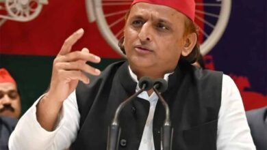 कफ सिरप कांड पर अखिलेश का तंज: तस्वीर में दिखने वालों पर भी चलवा दें बुलडोजर