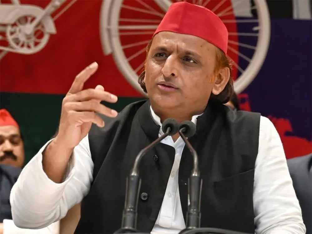 कफ सिरप कांड पर अखिलेश का तंज: तस्वीर में दिखने वालों पर भी चलवा दें बुलडोजर