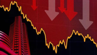 सेंसेक्स 800 अंक गिरा, डिफेंस शेयरों में भूचाल, Indigo के शेयर ने बिगाड़ा बाजार का मूड