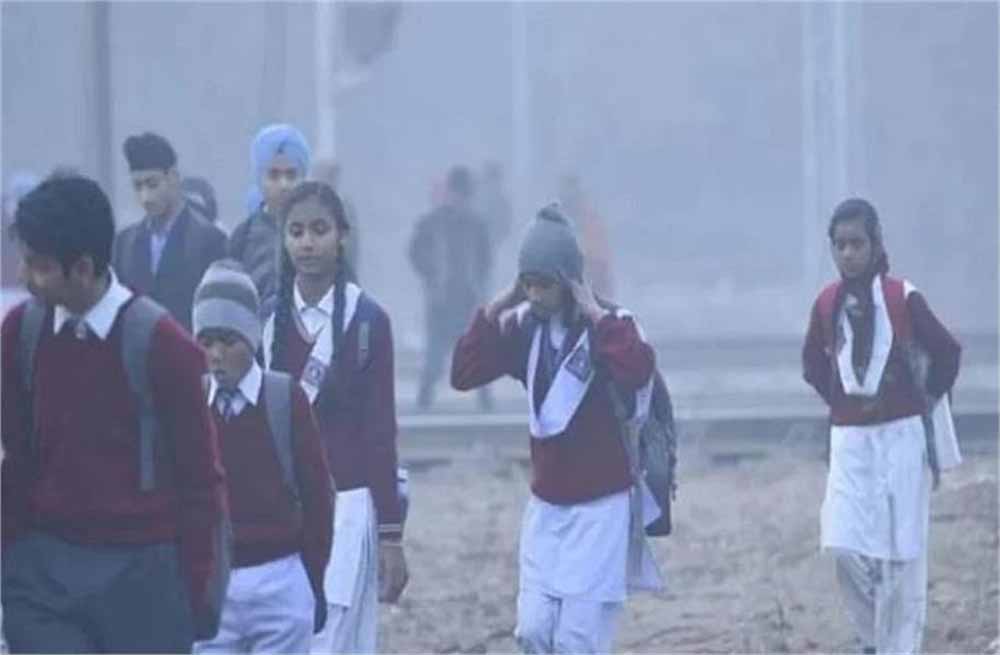 बढ़ती ठंड का असर: सरकार ने 19 दिसंबर तक सभी स्कूल किए बंद