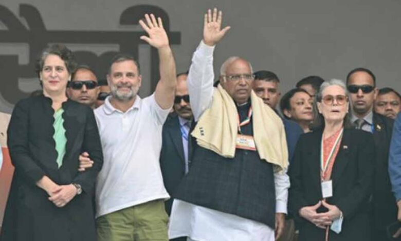 दिल्ली में राहुल गांधी का सख्त संदेश: मंच से चुनाव अधिकारियों को चेतावनी, कहा– कानून बदलेगा, होगी कार्रवाई