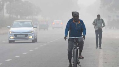 दिल्ली की हवा में राहत! 24 दिन बाद ‘बेहद खराब’ श्रेणी से बाहर, तापमान गिरकर 5.7° तक पहुंचा दिल्ली की हवा में राहत! 24 दिन बाद ‘बेहद खराब’ श्रेणी से बाहर, तापमान गिरकर 5.7° तक पहुंचा