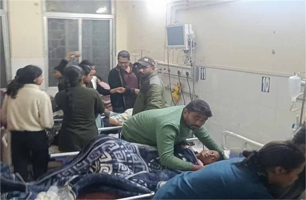 किशनगंज में सरकारी हॉस्टल में फूड पॉइजनिंग से हड़कंप, हलुआ खाने के बाद 18 छात्राएं बीमार