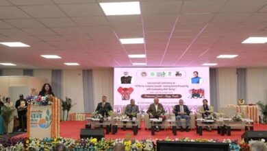 गाडरवाड़ा की सबई रस्सी एवं दोना पत्तल बनाने की विधि मेले में आकर्षण का केन्द्र रही