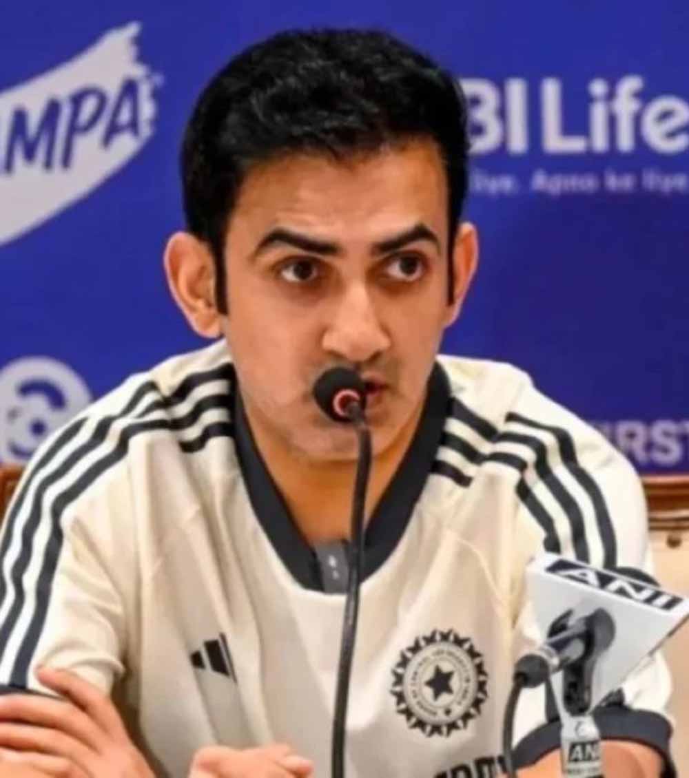 टेस्ट क्रिकेट में खराब फॉर्म पर घिरे गंभीर, BCCI ने दिग्गज खिलाड़ी से की अनौपचारिक चर्चा