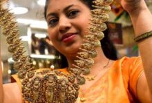 सोने-चांदी के दामों में नरमी, ऊपरी स्तर से लगातार दूसरे दिन गिरावट