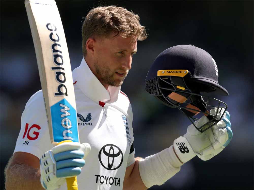 एशेज में जो रूट का शानदार शतक, 138 रन बनाकर नाबाद, इंग्लैंड पहली पारी में 334 पर सिमटा एशेज में जो रूट का शानदार शतक, 138 रन बनाकर नाबाद, इंग्लैंड पहली पारी में 334 पर सिमटा