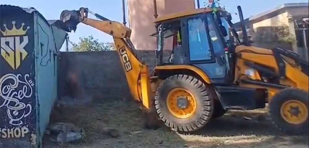 खंडवा में पूरे गांव को ‘वक्फ प्रॉपर्टी’ बताने का दावा खारिज, प्रशासन का बुलडोजर चला खंडवा में पूरे गांव को ‘वक्फ प्रॉपर्टी’ बताने का दावा खारिज, प्रशासन का बुलडोजर चला