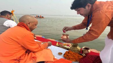 देश के सबसे बड़े वार्षिक धार्मिक मेले का काउंट डाउन शुरू,त्रिवेणी की पवित्र धारा में सम्पन्न हुआ गंगा पूजन देश के सबसे बड़े वार्षिक धार्मिक मेले का काउंट डाउन शुरू,त्रिवेणी की पवित्र धारा में सम्पन्न हुआ गंगा पूजन