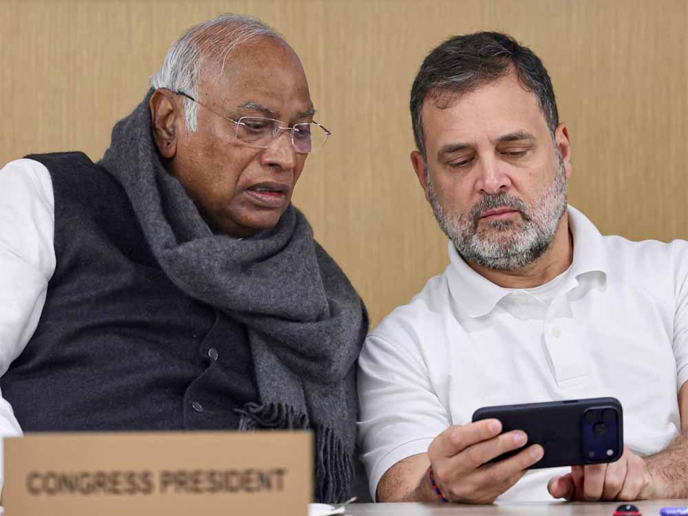 मोदी सरकार पर बड़ा हमला: CWC बैठक में मल्लिकार्जुन खरगे ने खोले कांग्रेस के सियासी पत्ते मोदी सरकार पर बड़ा हमला: CWC बैठक में मल्लिकार्जुन खरगे ने खोले कांग्रेस के सियासी पत्ते