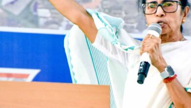 ‘बंकिम दा’ विवाद पर ममता का प्रहार: बोलीं— बीजेपी हमारी भाषा और विरासत मिटाना चाहती है ‘बंकिम दा’ विवाद पर ममता का प्रहार: बोलीं— बीजेपी हमारी भाषा और विरासत मिटाना चाहती है