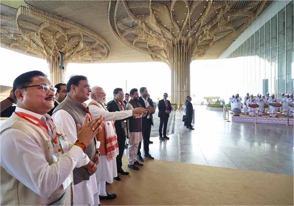 नरेंद्र मोदी ने गुवाहटी को दी 4000 करोड़ की सौगात, हाईटेक एयरपोर्ट टर्मिनल का किया उद्घाटन