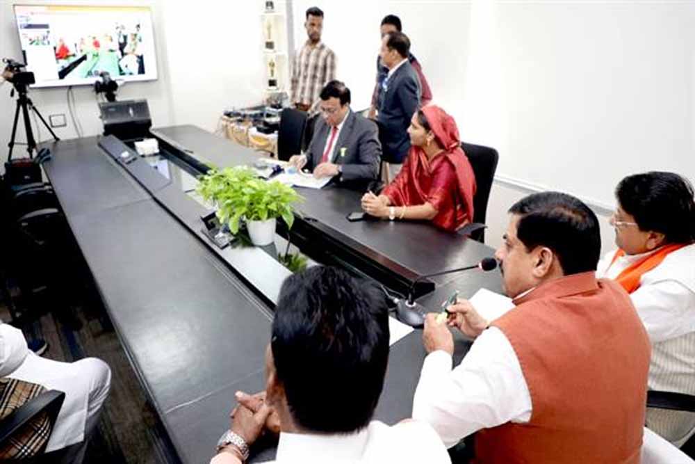 आगर सामूहिक विवाह में 551 जोड़ों को मुख्यमंत्री का आशीर्वाद, वीसी से दी उज्ज्वल भविष्य की शुभकामनाएं