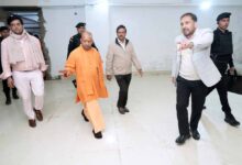 कार्य में लाएं तेजी, गुणवत्ता का रखें विशेष ध्यान : सीएम योगी