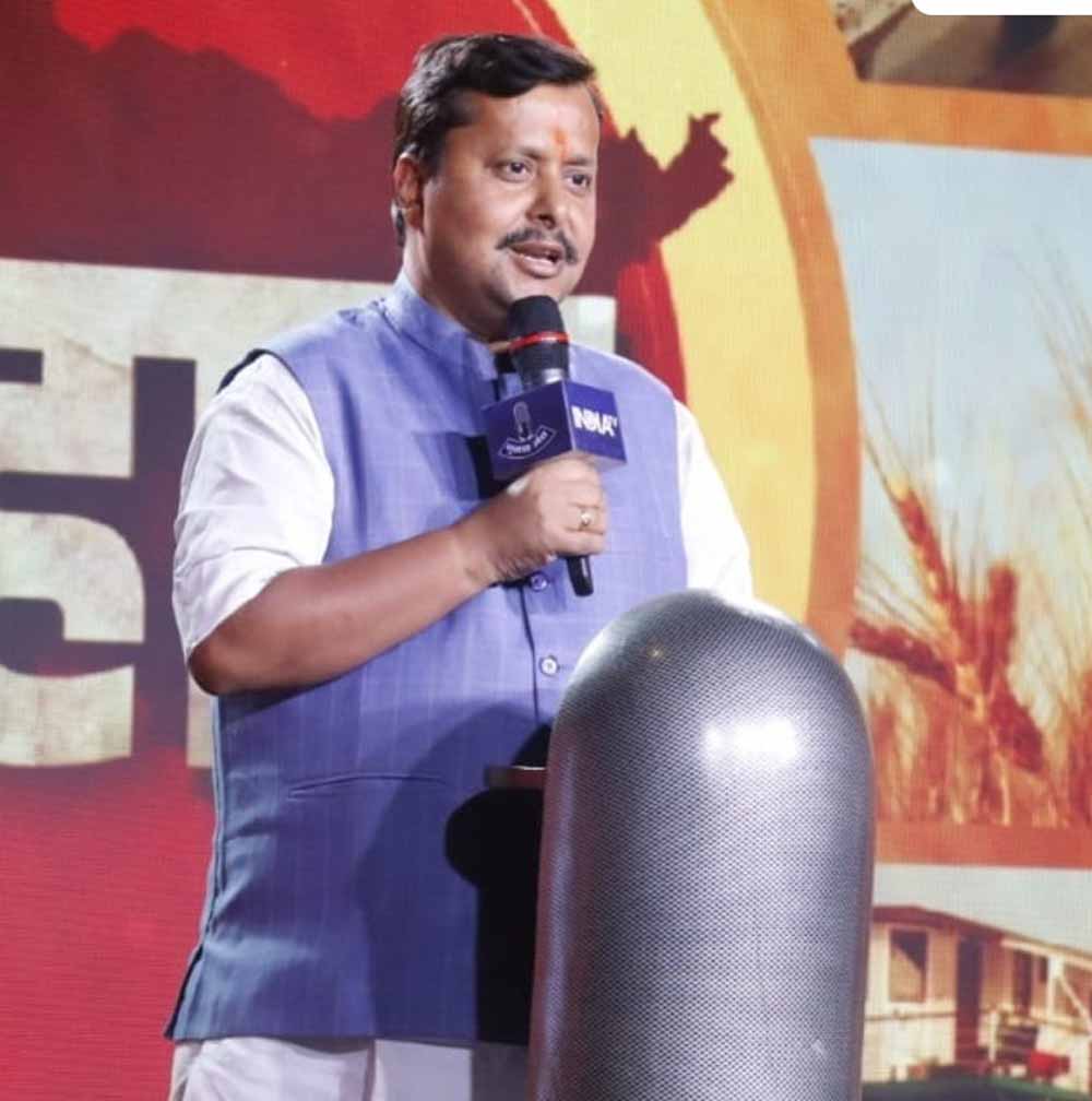 45 की भाजपा, 45 के नितिन… बड़े नामों की चर्चा के बीच पटना से पार्टी मुख्यालय पहुंचे नवीन