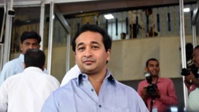 महाराष्ट्र की सियासत में हलचल: कोर्ट में पेश न होने पर कैबिनेट मंत्री नितेश राणे के खिलाफ गैर-जमानती वारंट