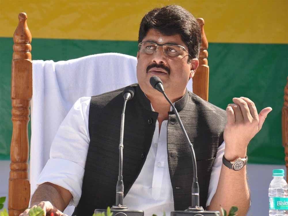 वंदे मातरम पर खड़े नहीं हुए, लॉबी में छिपे रहे कुछ लोग — CCTV में सब रिकॉर्ड है: राजा भैया