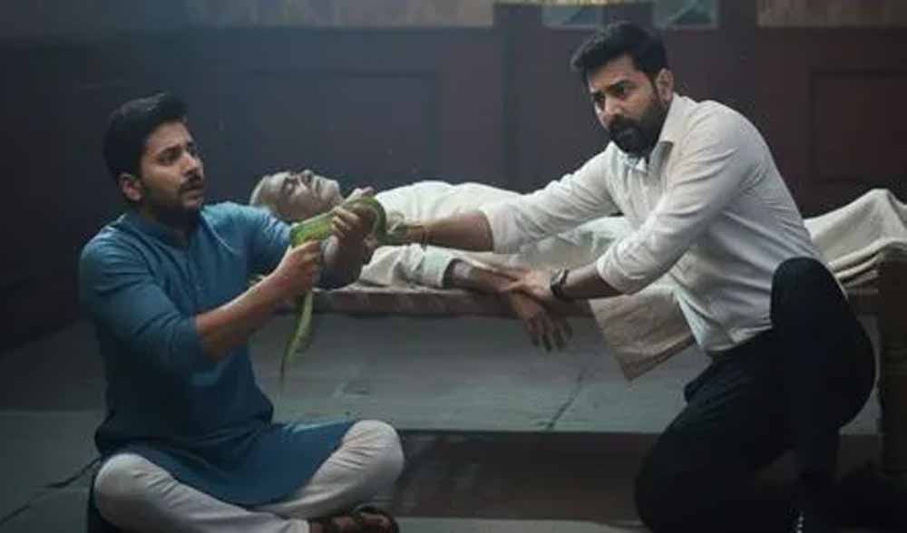 बीमा की रकम के लालच में खौफनाक साजिश: सांप से डसवाकर पिता की हत्या, बेटे बने कातिल बीमा की रकम के लालच में खौफनाक साजिश: सांप से डसवाकर पिता की हत्या, बेटे बने कातिल