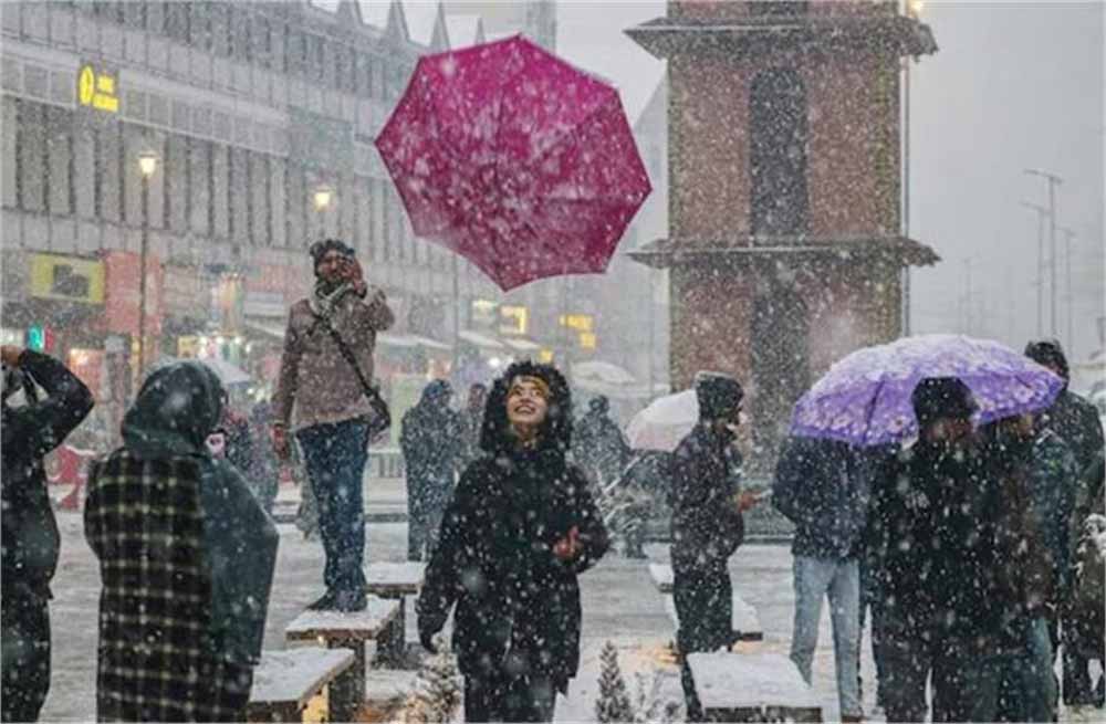 जम्मू-कश्मीर में बदलेगा मौसम का मिजाज, झमाझम बारिश के साथ बर्फबारी की संभावना जम्मू-कश्मीर में बदलेगा मौसम का मिजाज, झमाझम बारिश के साथ बर्फबारी की संभावना